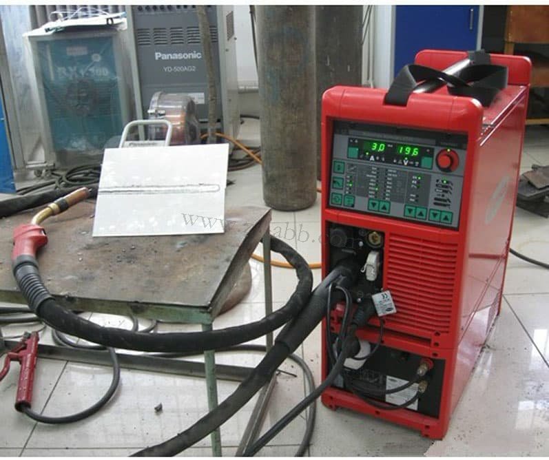 �W��������˹Fronius���C�S�޳�Ҋ�Ĺ���